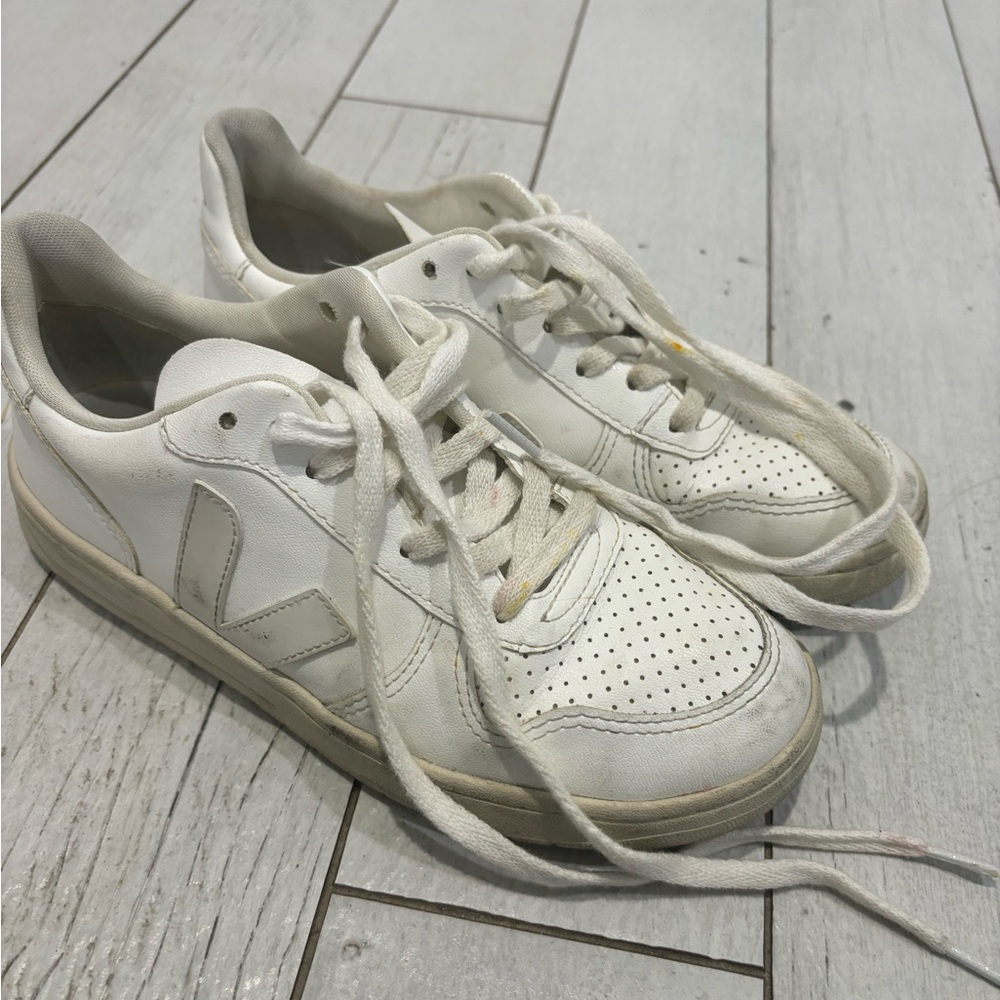 Veja Off-White Casual Sneakers